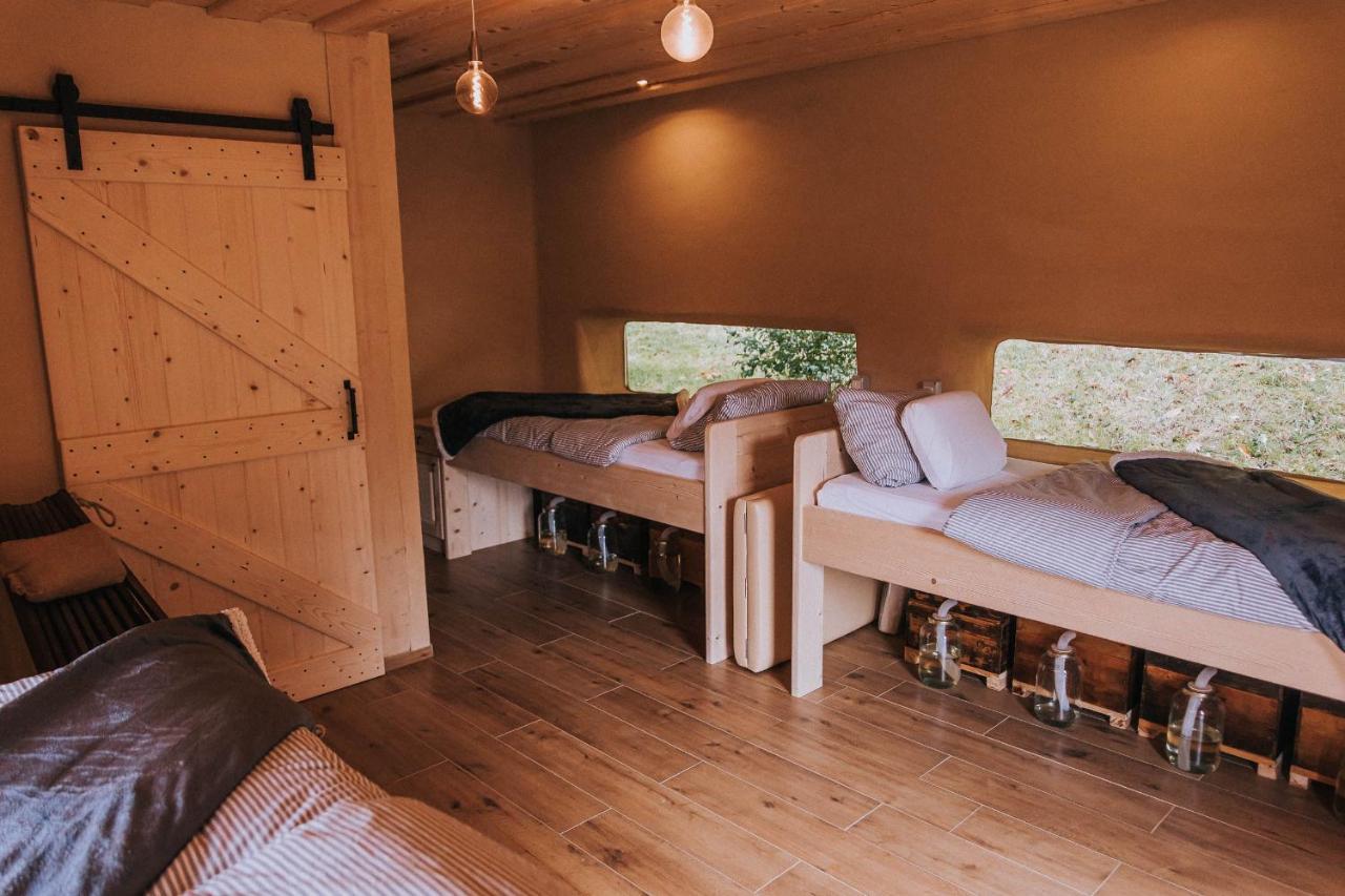 Sleeping With Bees - Tourist Farm Muha Apartment โกรซุปเลีย ภายนอก รูปภาพ
