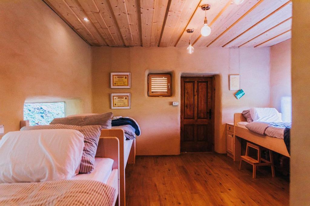Sleeping With Bees - Tourist Farm Muha Apartment โกรซุปเลีย ภายนอก รูปภาพ