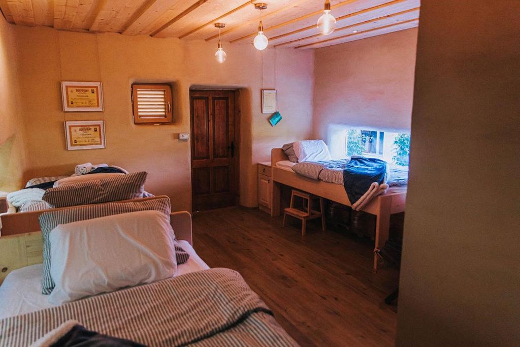 Sleeping With Bees - Tourist Farm Muha Apartment โกรซุปเลีย ภายนอก รูปภาพ