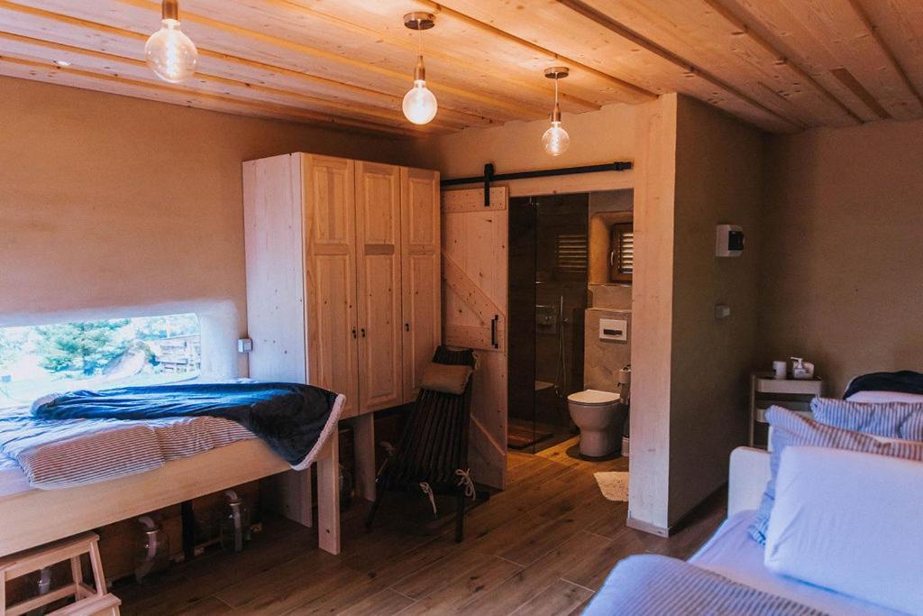 Sleeping With Bees - Tourist Farm Muha Apartment โกรซุปเลีย ภายนอก รูปภาพ