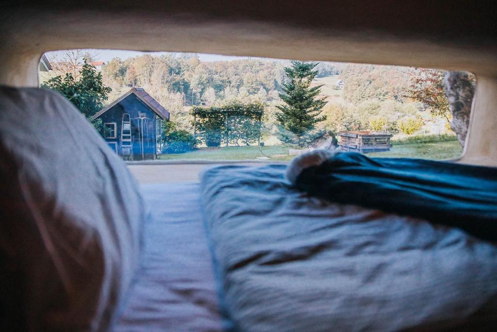 Sleeping With Bees - Tourist Farm Muha Apartment โกรซุปเลีย ภายนอก รูปภาพ