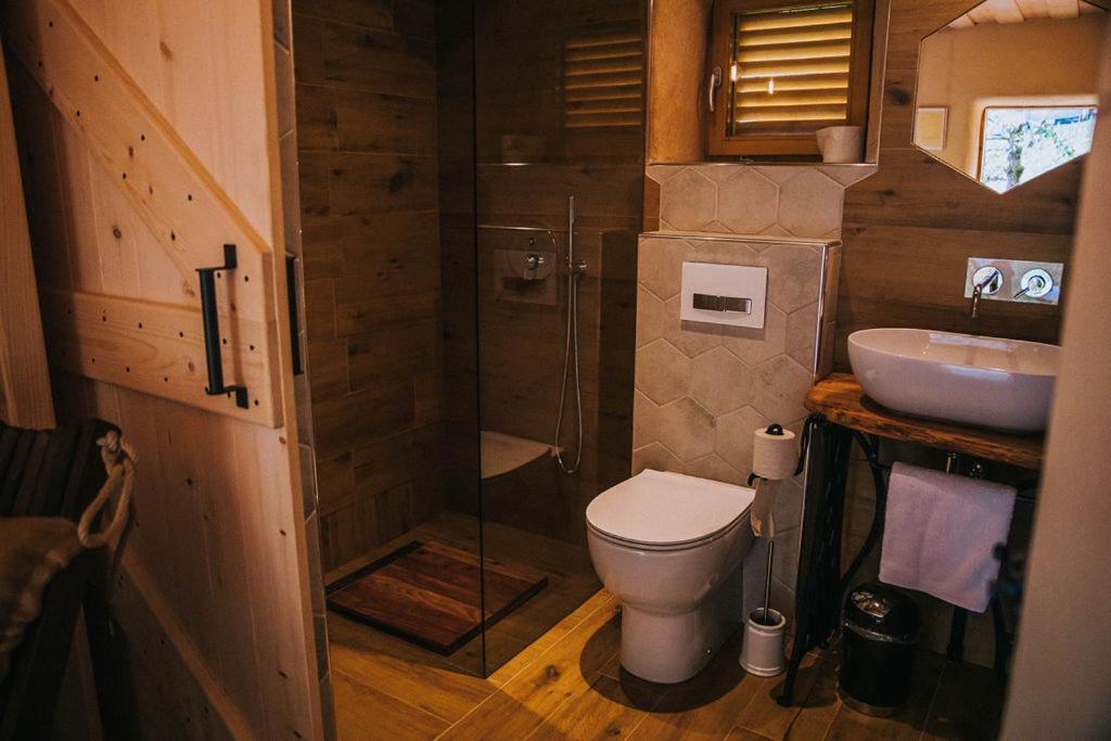 Sleeping With Bees - Tourist Farm Muha Apartment โกรซุปเลีย ภายนอก รูปภาพ