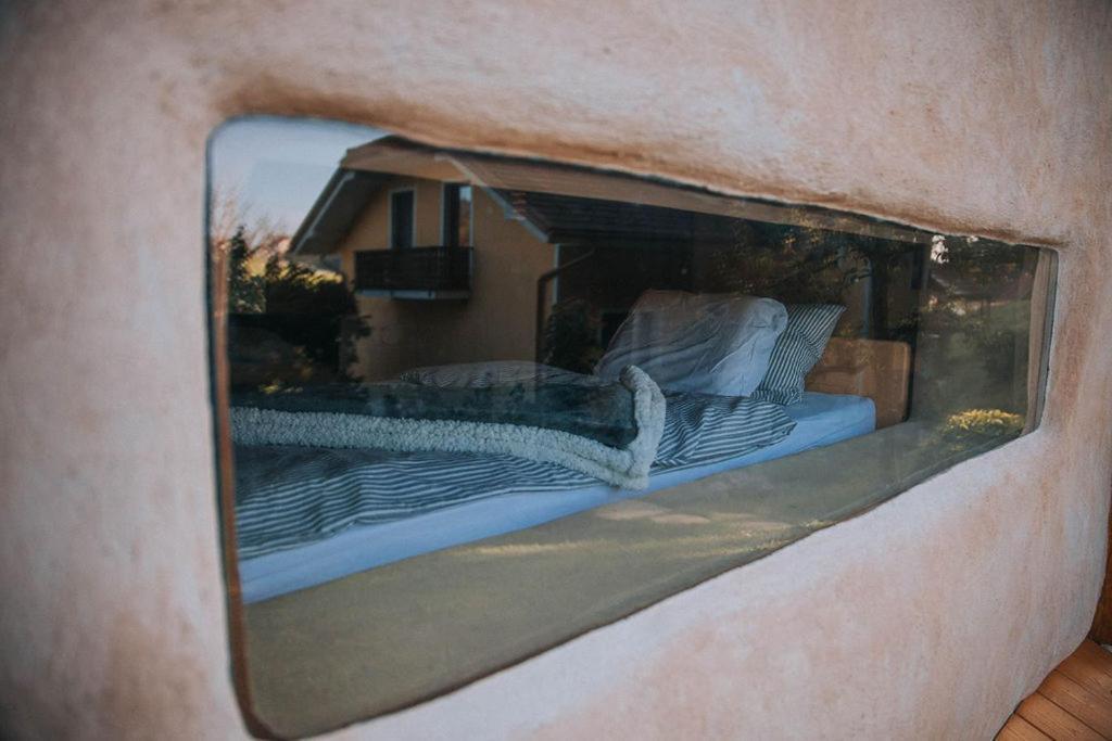 Sleeping With Bees - Tourist Farm Muha Apartment โกรซุปเลีย ภายนอก รูปภาพ